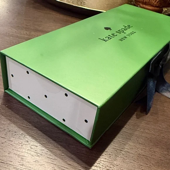 NWT! ♠️ kate spade 3-pair gift set cozy low socks. Limited edition KS gift box! - Picture 10 of 13